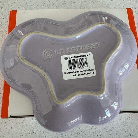 💜NIB💜Le Creuset 20cm Sphere Butterfly Dish Bluebell Purple - Picture 3 of 7